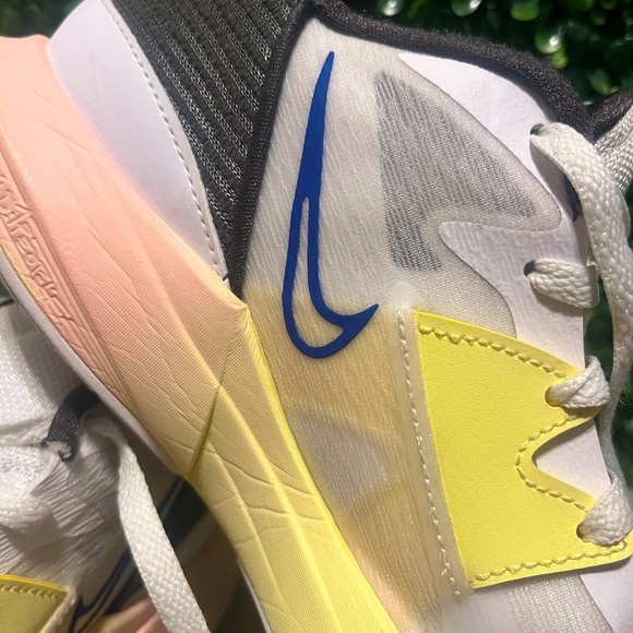 Size 10.5 Nike Kyrie Low White Game Royal With Box Included - Picture 6 of 14